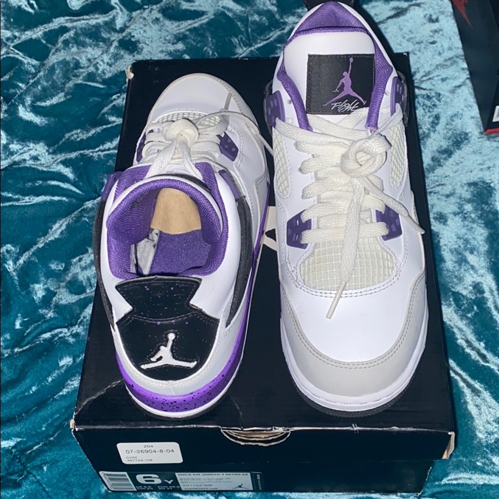 Jordan 4s size 6 youth fits 7 in women’s